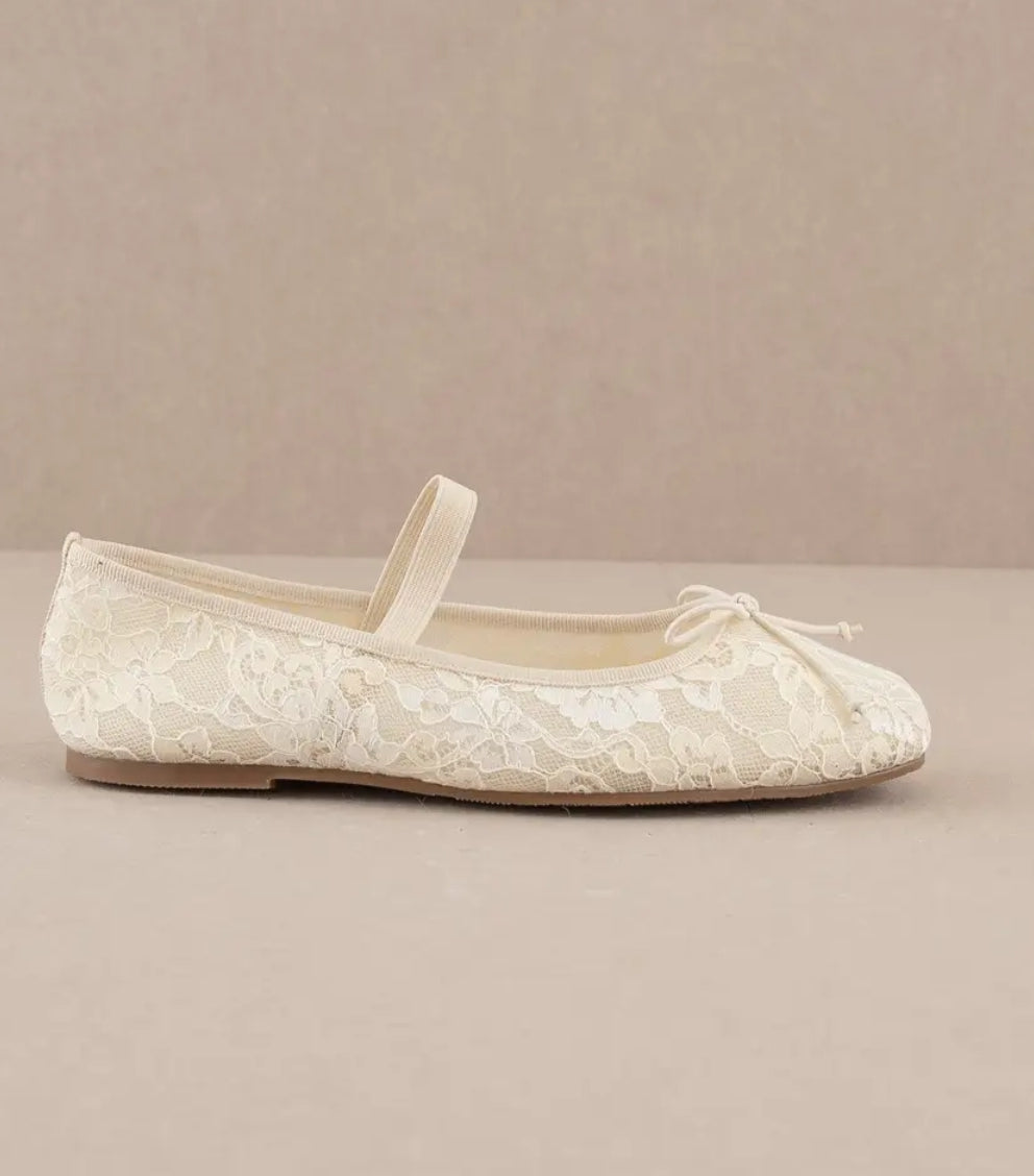 The Bisbee Lace Flat