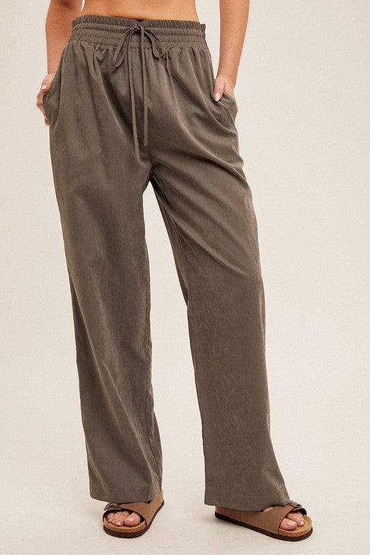 Wide leg pants with pockets