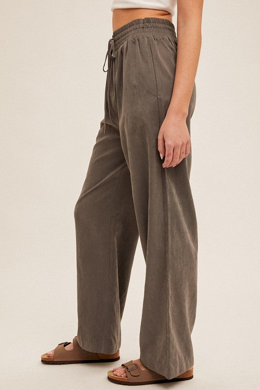 Wide leg pants with pockets
