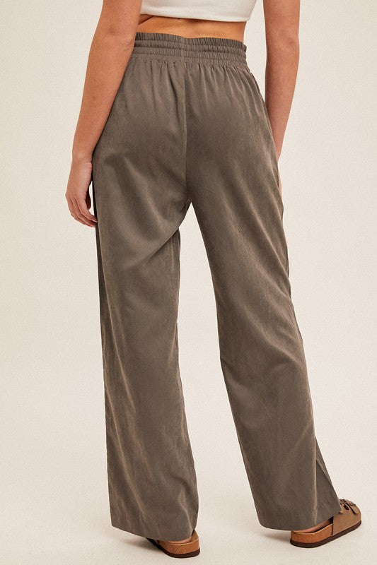 Wide leg pants with pockets