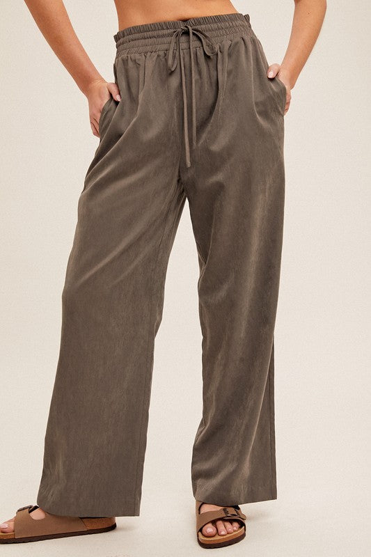 Wide leg pants with pockets