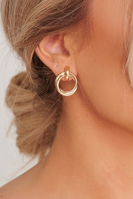 Gold Detail Earring!