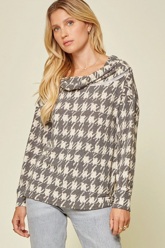 Cute hounds tooth printed knit top!